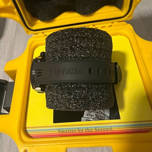 Invicta Special Edition Lupah 19503 Womens Ladies Watch Red Face Black Strap - Picture 6 of 8